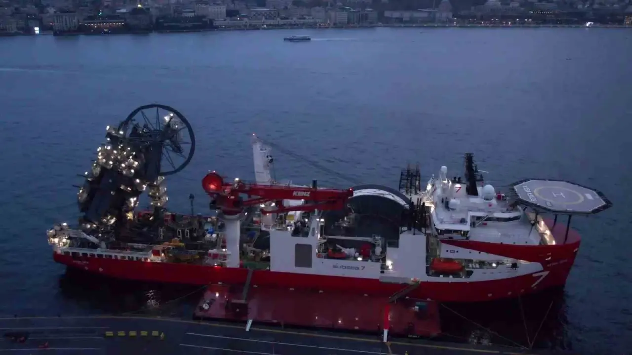 Derin denizlerin devi İstanbul’da: Seven Vega Türkiye’nin enerji hattını döşeyecek! 2