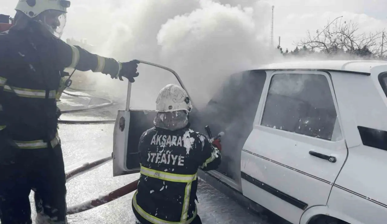 Dumanı çıktı, ateş püskürttü... Aksaray’da sabah trafiğine alevli giriş! 3