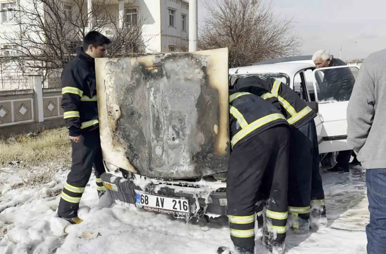 Dumanı çıktı, ateş püskürttü... Aksaray’da sabah trafiğine alevli giriş! 2