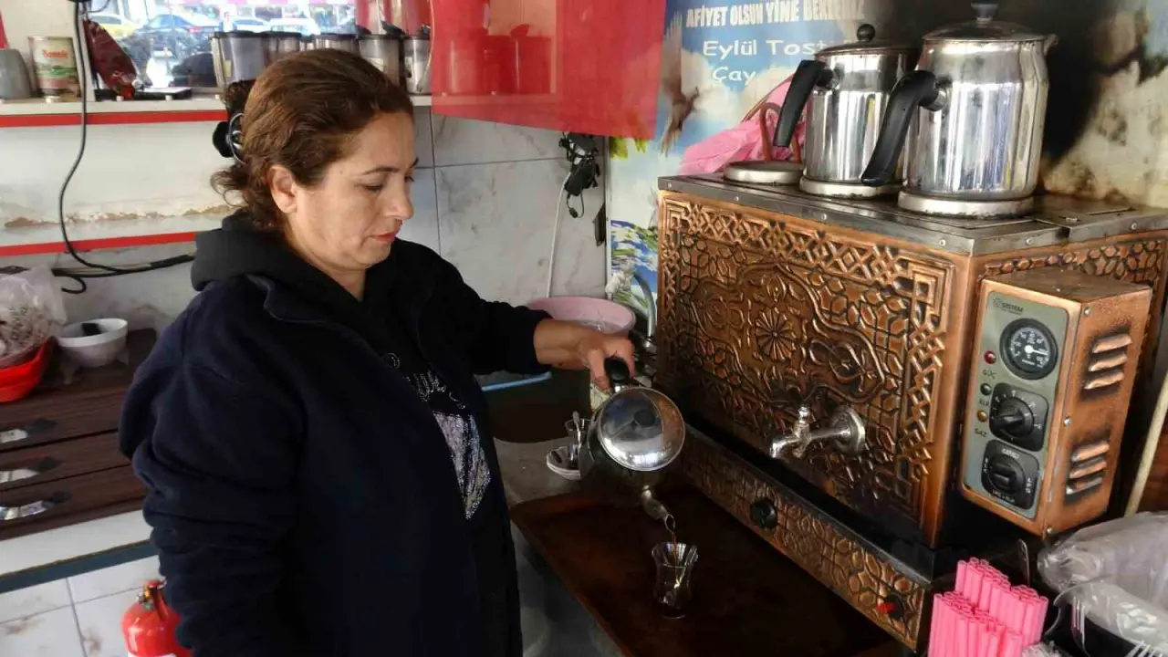 Gaziantep’te emek ve sevgi yan yana: Çay ocağını birlikte ayakta tutuyorlar! 1