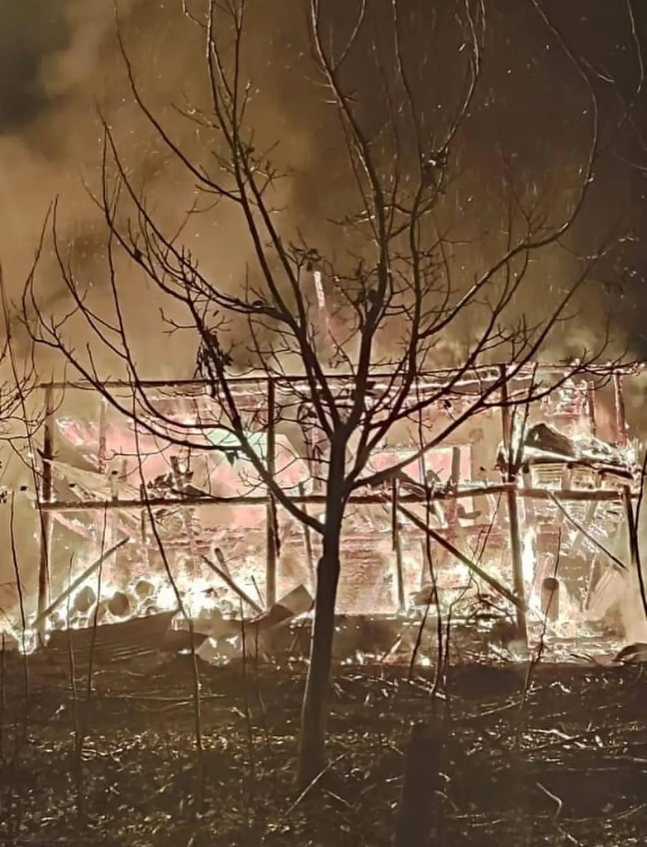 Adana Feke’de gece yangını: Ev kül oldu! 1