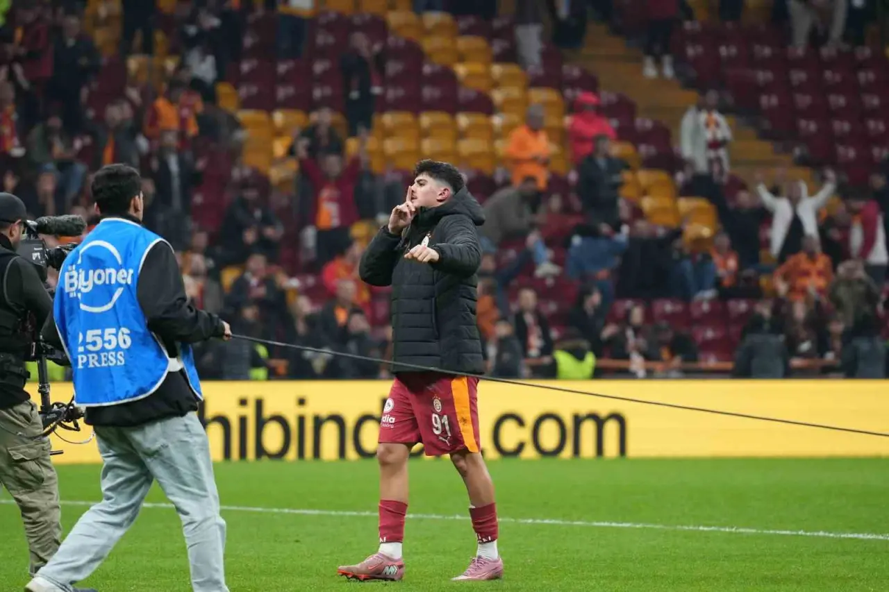 Osimhen son sözü söyledi, geceye Arda Ünyay damga vurdu! 2