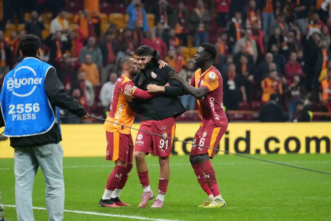 Osimhen son sözü söyledi, geceye Arda Ünyay damga vurdu! 3