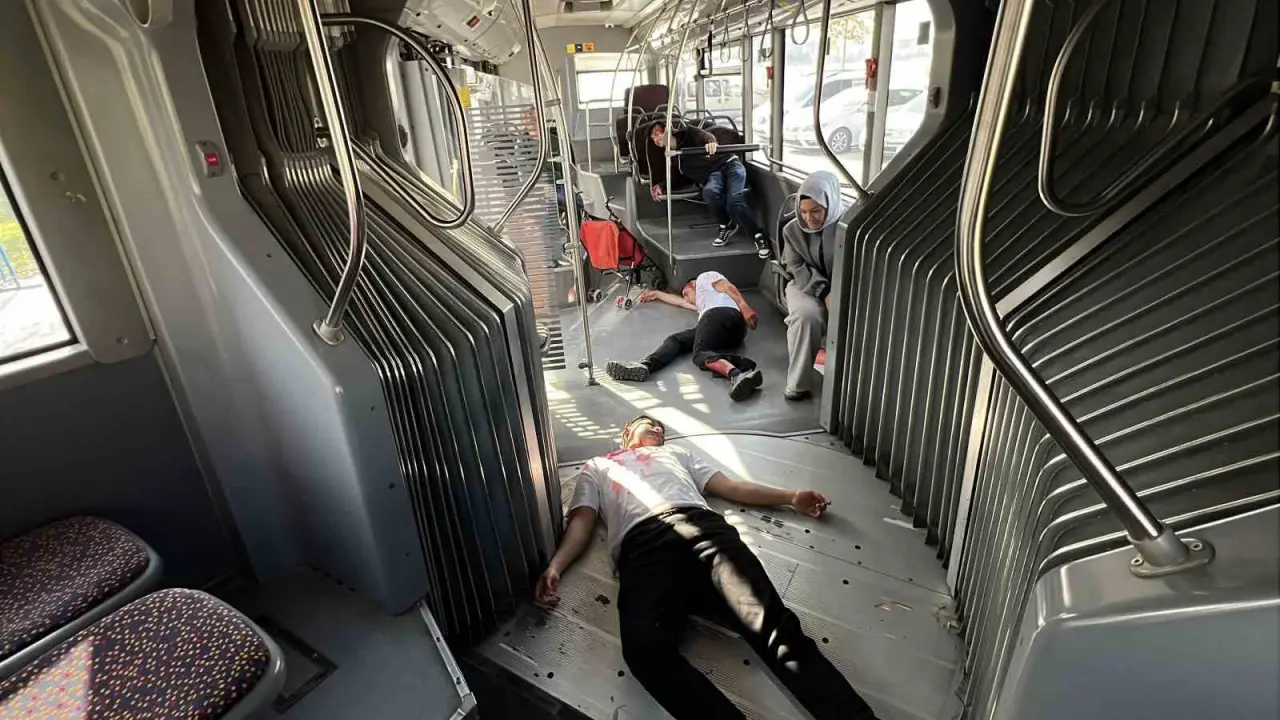 Konya’da acil sağlık haftasında gerçeğini aratmayan tatbikat 2