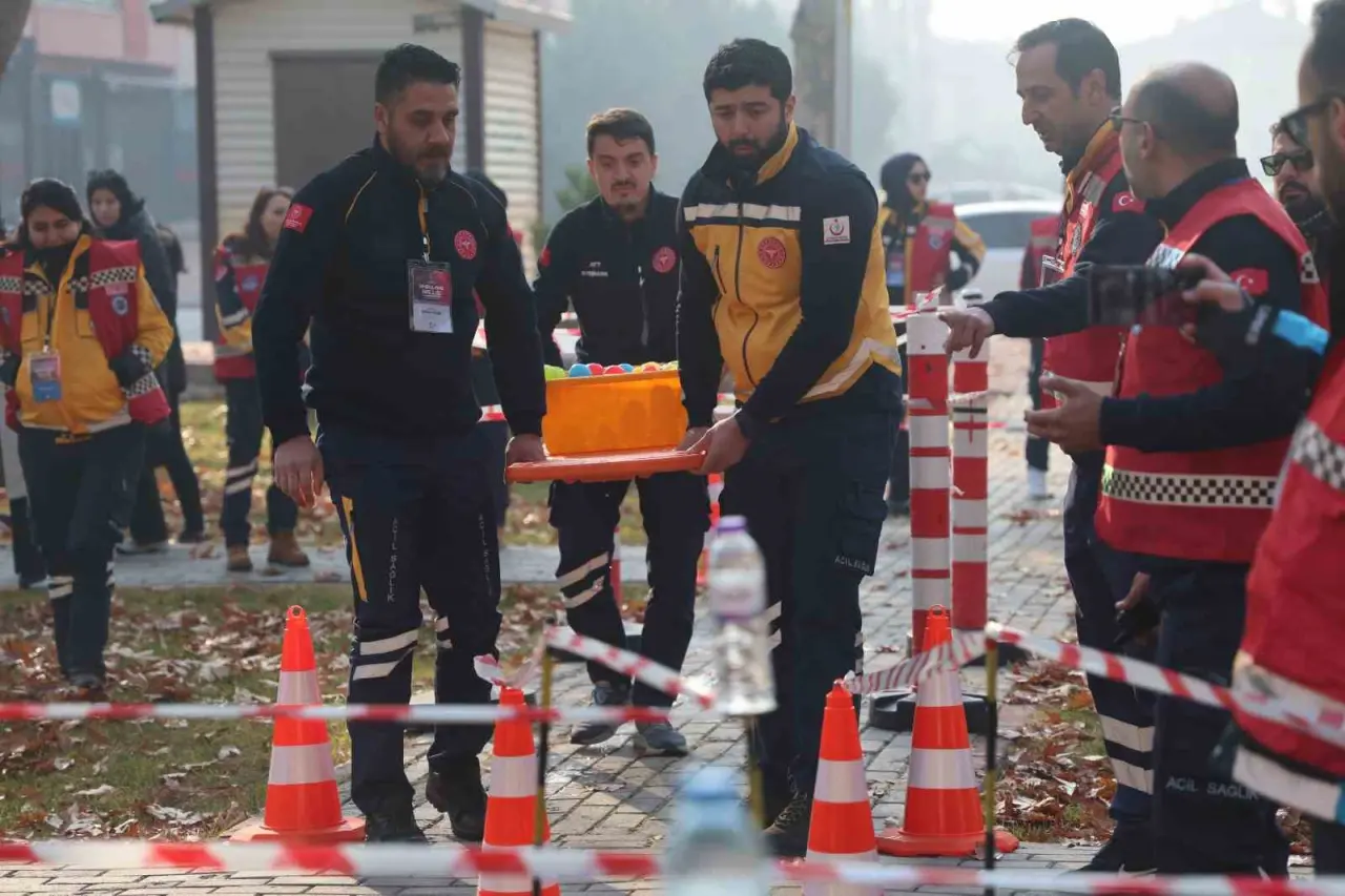 Konya’da acil sağlık haftasında gerçeğini aratmayan tatbikat 3