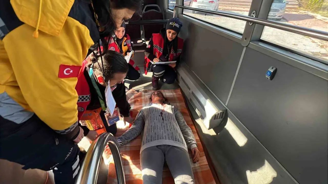 Konya’da acil sağlık haftasında gerçeğini aratmayan tatbikat 1