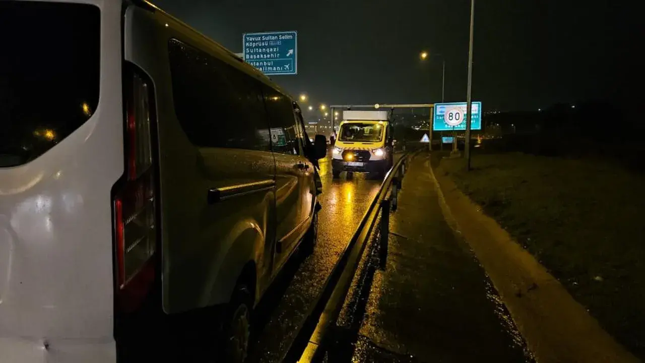 Gökyüzü patladı, trafik durdu! Eyüpsultan’da 7 araç birbirine girdi 2