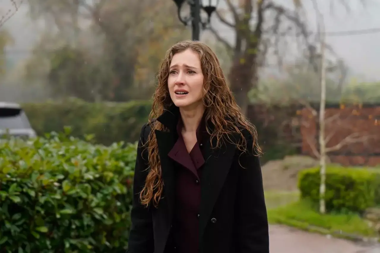 'Güller ve Günahlar’ın Berrak'ı Oya Unustası’ndan dizinin dengelerini değiştiren sözler! 3