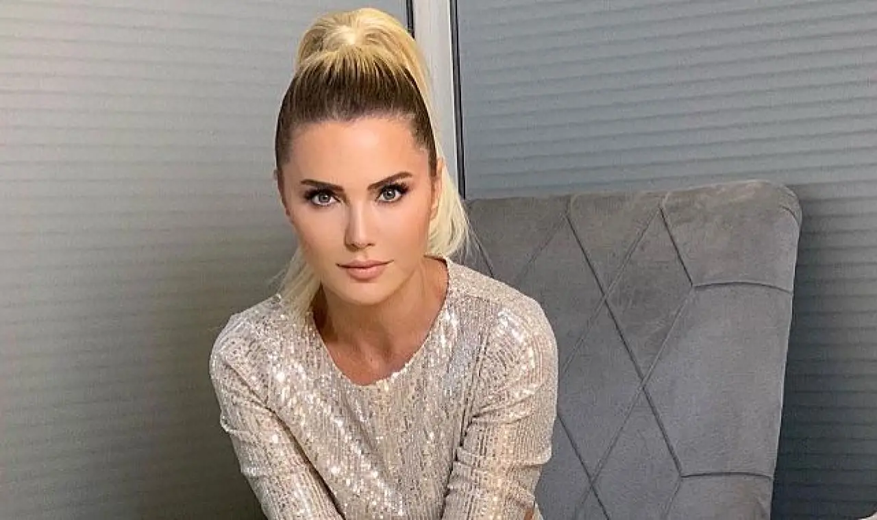 Hakan Sabancı ayrılığı daha yeni bitmişti… Hande Erçel için ortalığı karıştıran yeni aşk çıkışı! 4