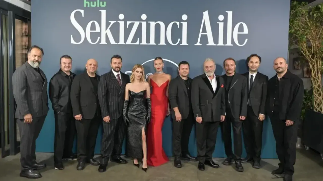 'Sekizinci Aile' galasında skandaldan romantizme... Hazal Kaya’nın gurur anı ve Ali Atay’dan 'Fiko bestesi' itirafı! 1