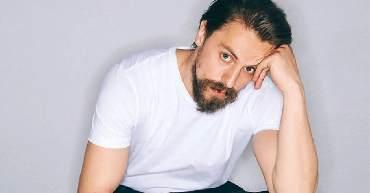 'İki Dünya Bir Dilek' röportajında unutulmaz dakikalar... Metin Akdülger’in itirafı Hande Erçel’in gözlerini doldurdu! 2