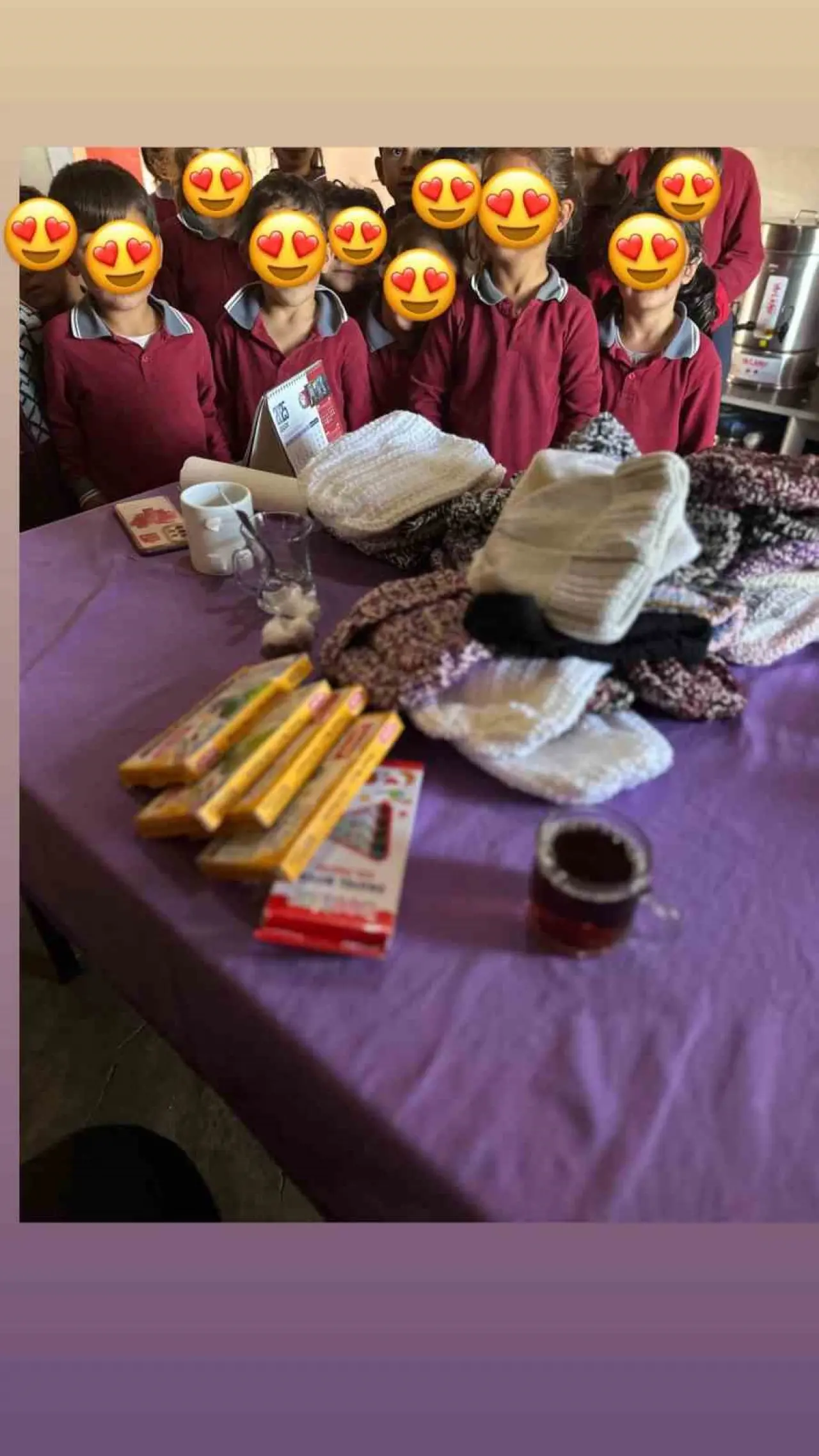 Evde örülen bereler Türkiye’yi sardı: Köy okullarına uzanan mucizevi dayanışma! 1