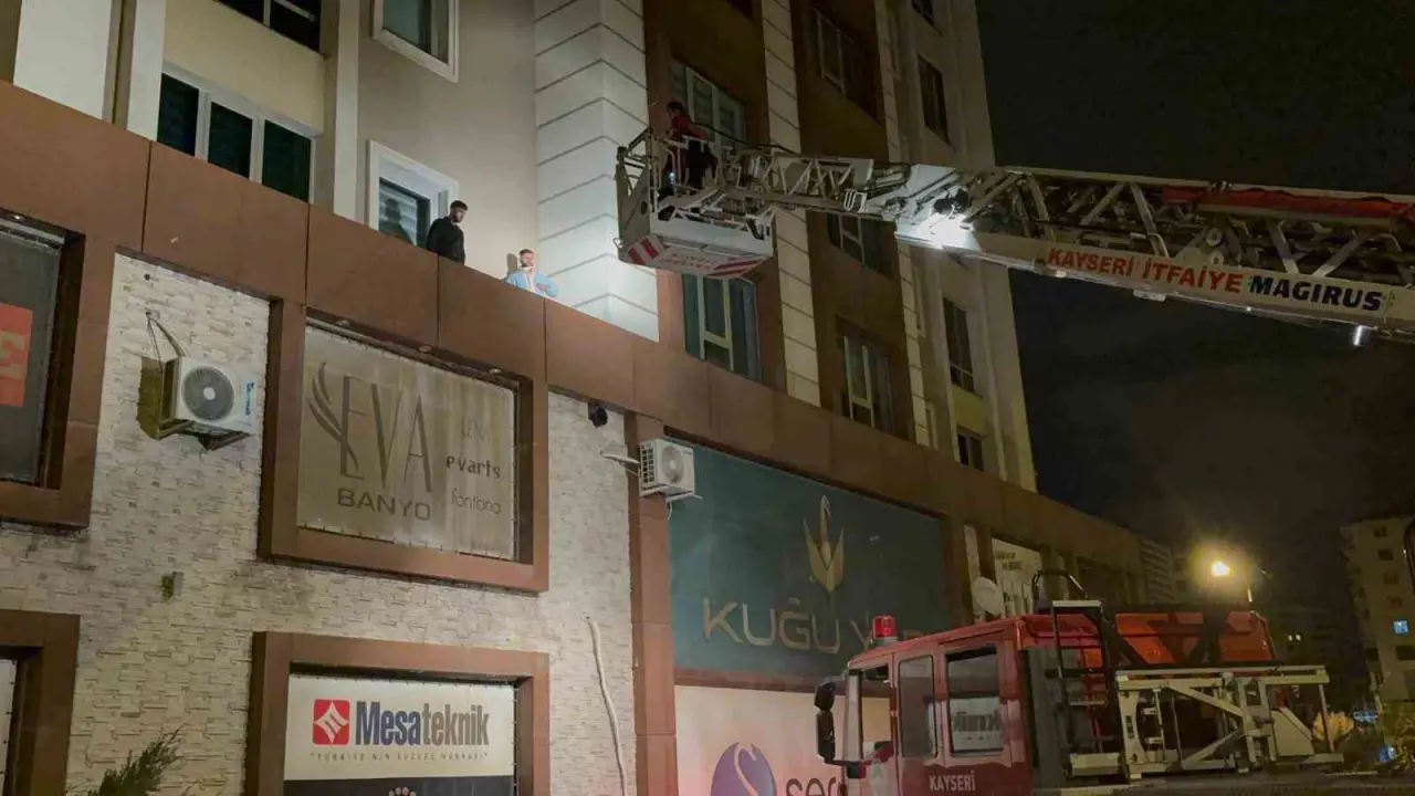 Kayseri’de bir garip olay: 3’üncü kattan çarşafla indiler: 2 gözaltı 1