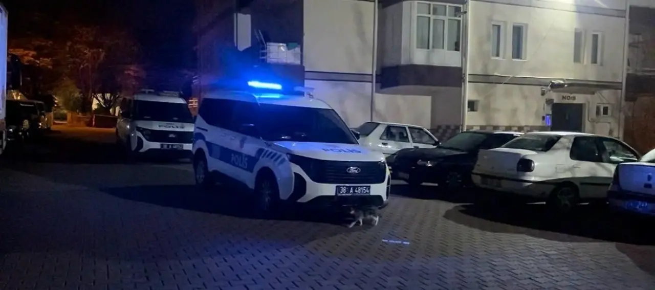 Kayseri’de sokaklar karıştı: Husumetliler bıçaklarla birbirine girdi! 1