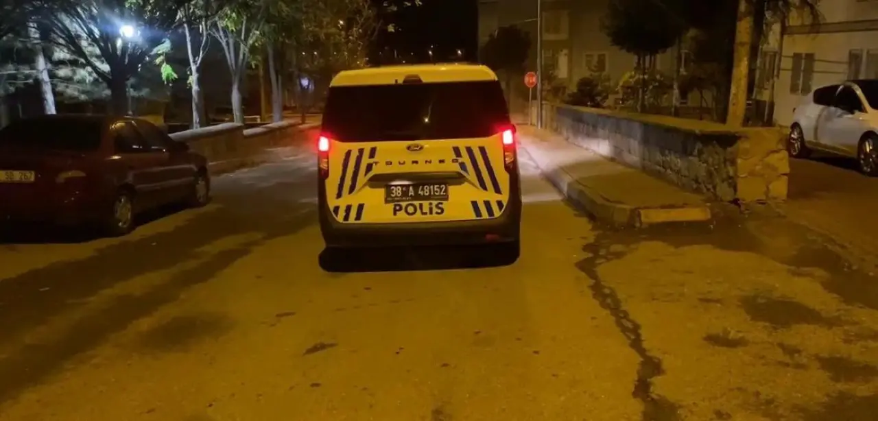 Kayseri’de sokaklar karıştı: Husumetliler bıçaklarla birbirine girdi! 5