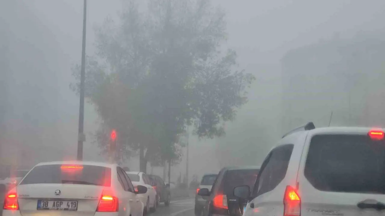 Kayseri’yi sis kapladı: Görüş mesafesi 20 metreye düştü! 2