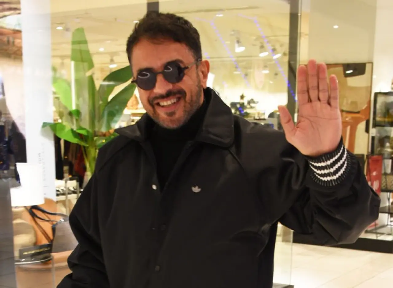 Konser öncesi sürpriz... Emre Altuğ ve Çağla Şıkel ailesinde meslek rotası şaşırtmadı! 1