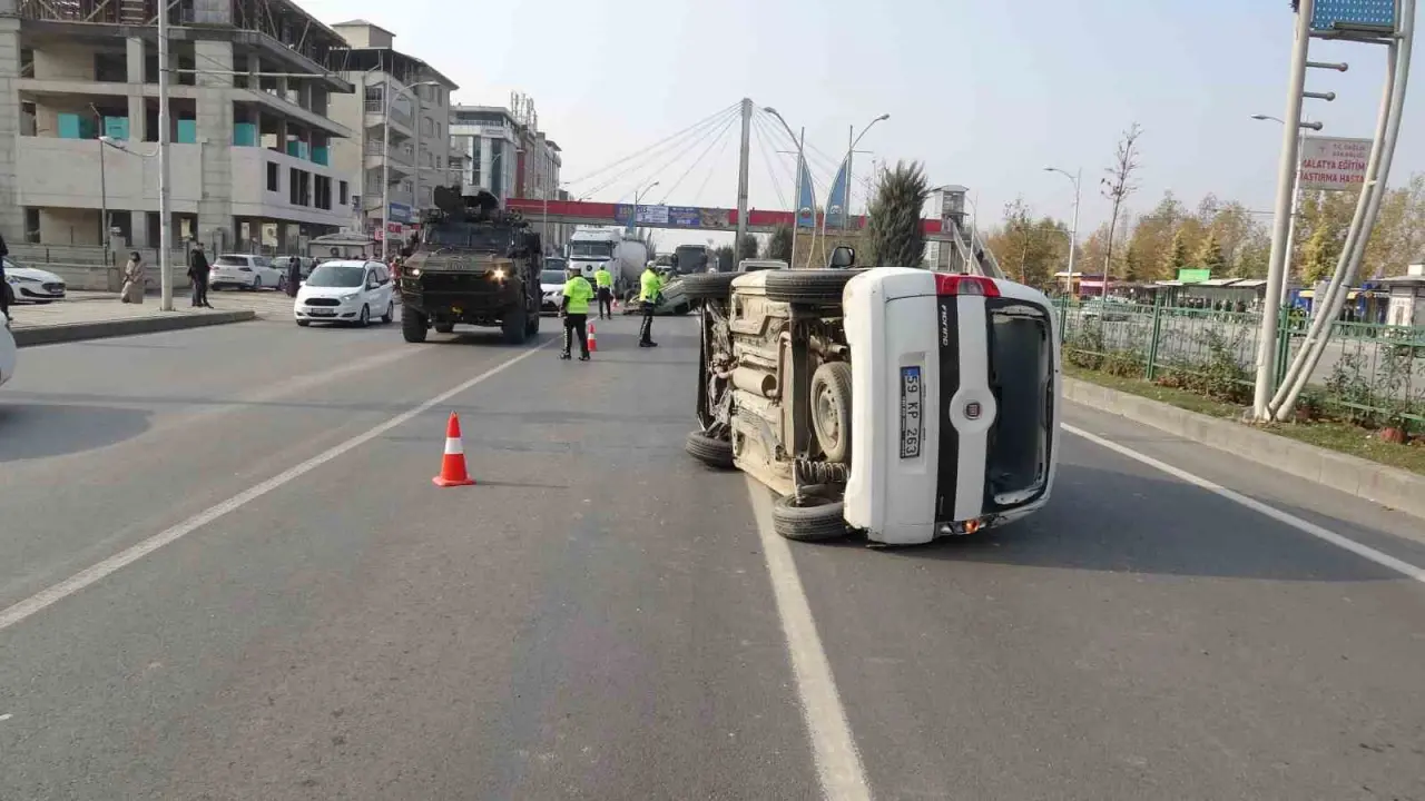 Malatya’da hastane manzaralı çarpışma! Devrilen araçlar, çöken sabırlar... 4