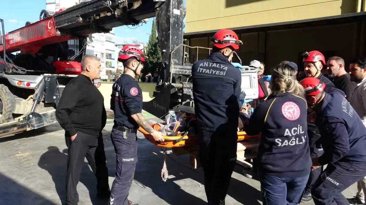 Metrelerce yüksekten beton zemine: Antalya’da yürekleri ağza getiren kaza! 4