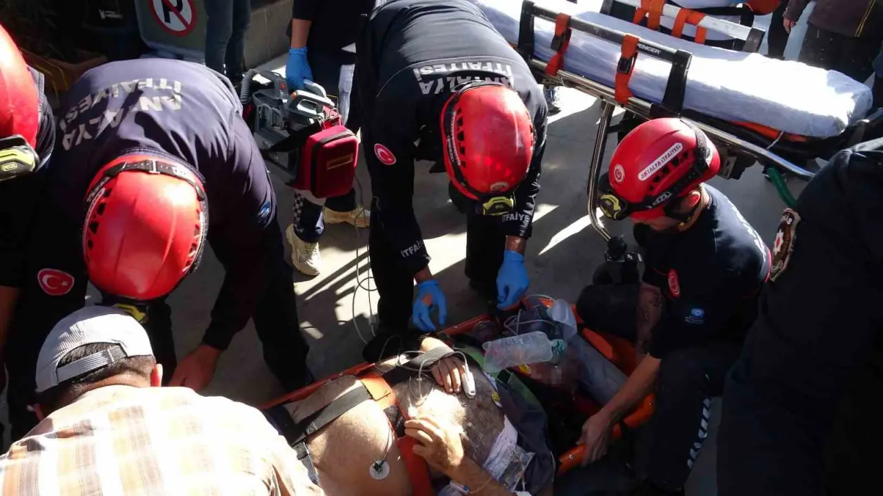 Metrelerce yüksekten beton zemine: Antalya’da yürekleri ağza getiren kaza! 1