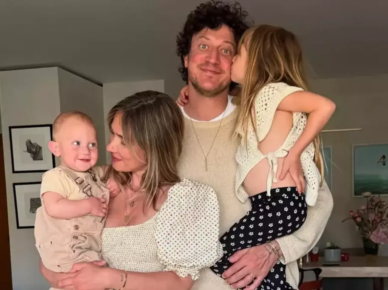 Müge Boz ve Caner Erdeniz çifti 'Eğitim göçü' kervanına katıldı! 3