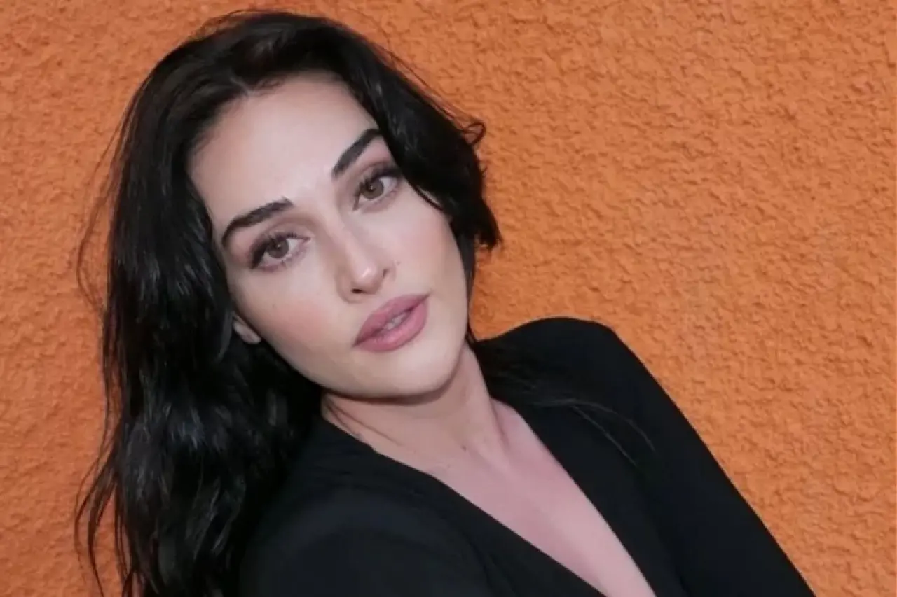 Oyunculuğa ara verdi ama kariyeri uçuşta... Esra Bilgiç’in ‘Keyifli’ çalışma rutini! 4