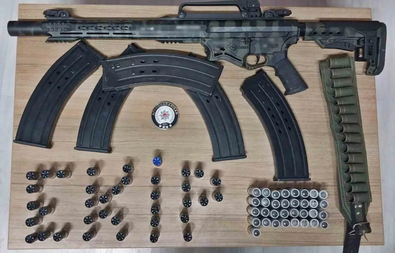 Afyon'da yapılan denetimlerde arananlar tek tek yakalandı! 1