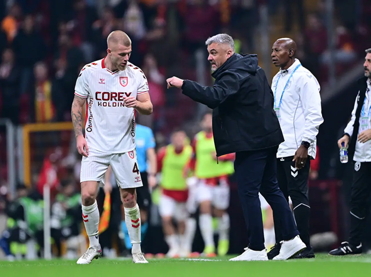 2-0’dan geri döndüler ama maçın sonu koptu: Reis’in penaltı isyanı geceye damga vurdu! 3