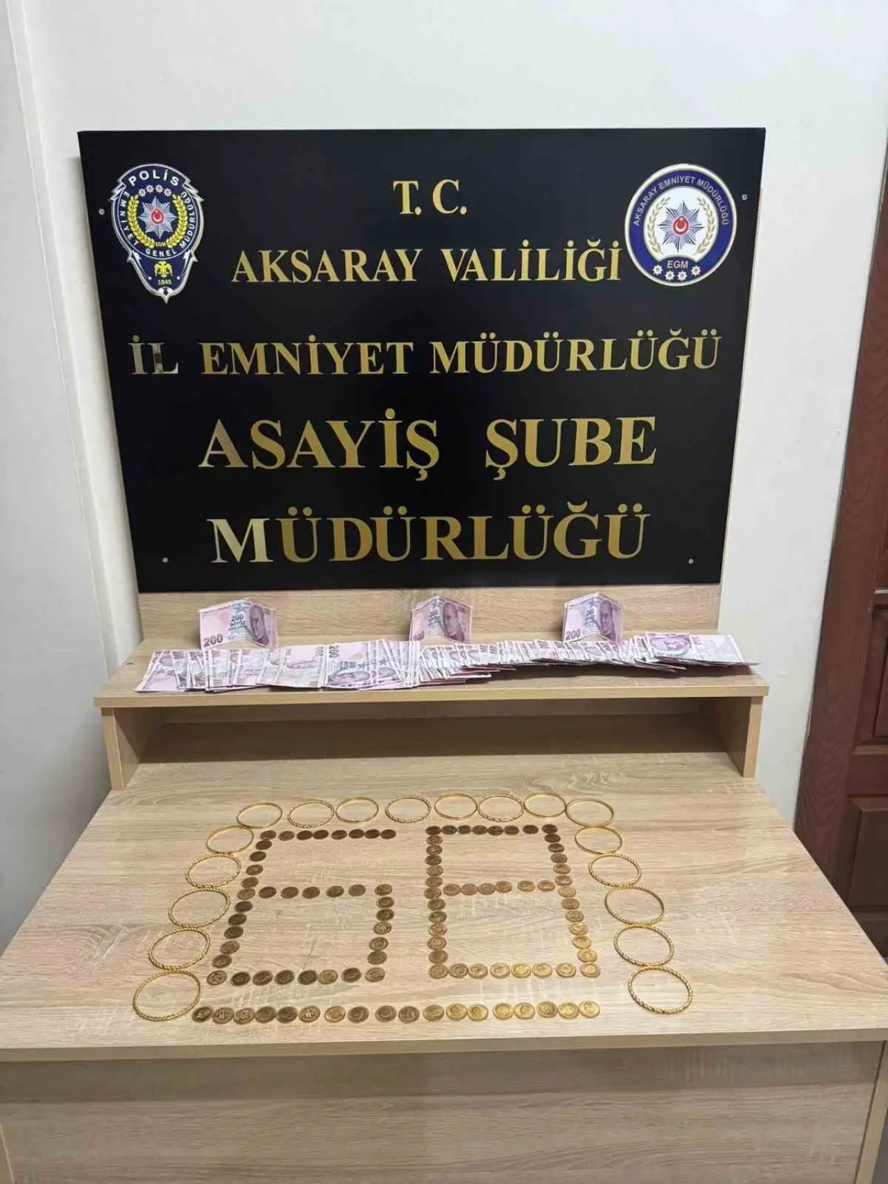 'Savcıyım' dedi... Cebinden 5.5 milyonluk altın döküldü! 3