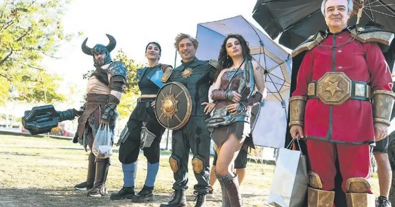 Sinemayı kurtarmaya geliyorlar... Ayça Ayşin Turan ve Oğuzhan Koç çizgi romandan fırladı! 3