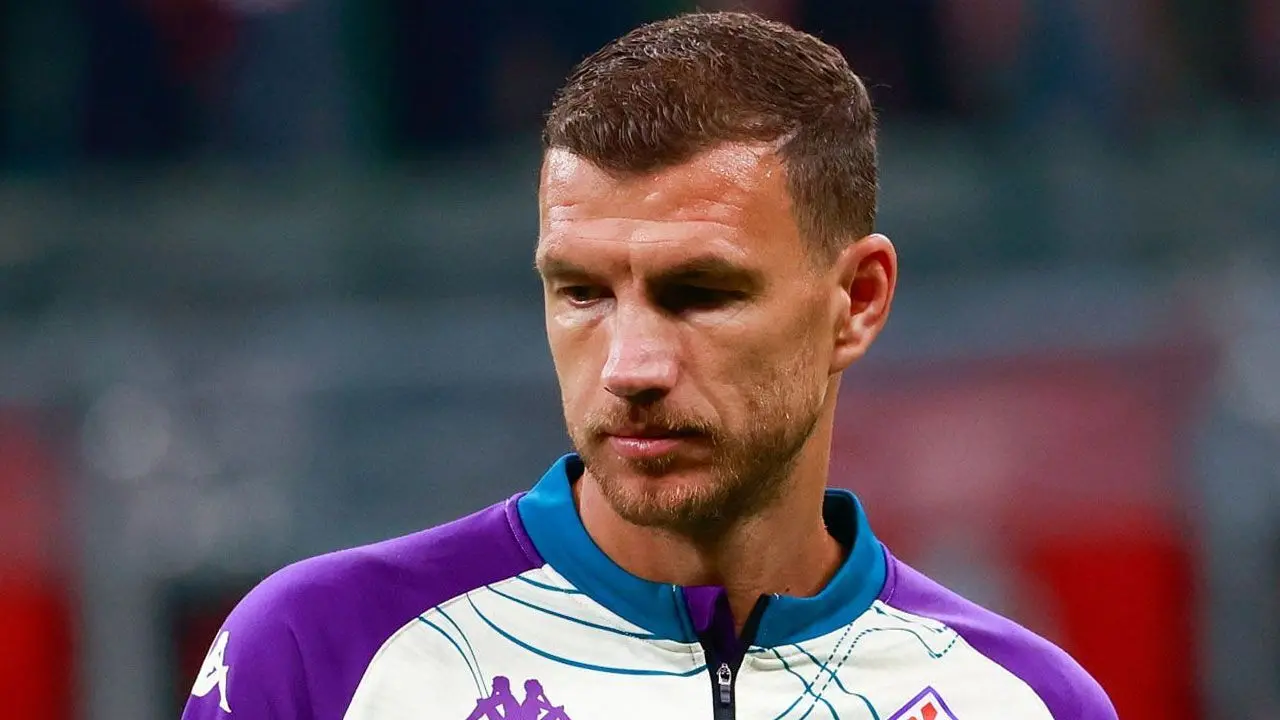 Fiorentina’da kıyamet: Dzeko megafonu kaptı, tribünleri ayakta tuttu! 2