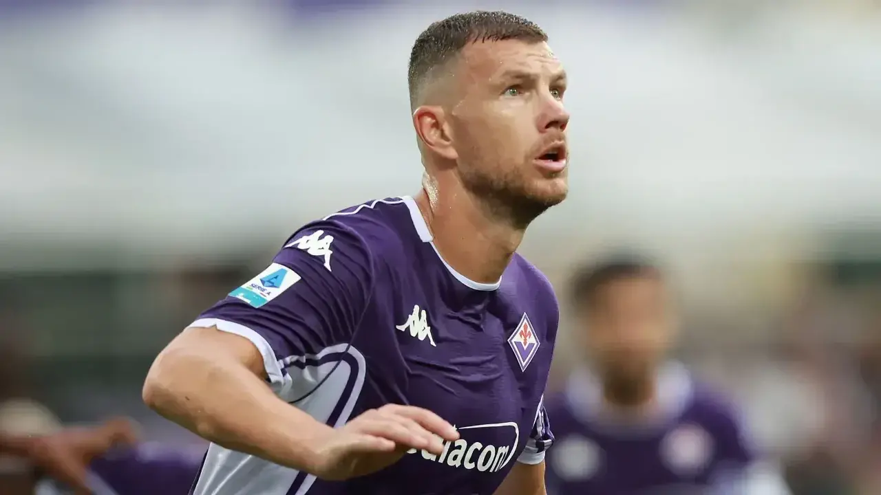 Fiorentina’da kıyamet: Dzeko megafonu kaptı, tribünleri ayakta tuttu! 1