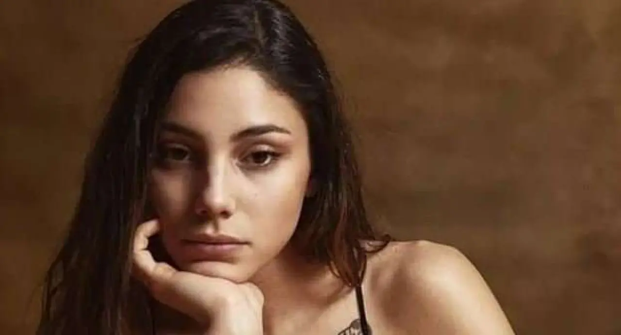 Uzak Şehir’in Zerrin’i Dilin Döğer’i korkutan takipçi 'Uluslararası cesaret' peşinde! 5