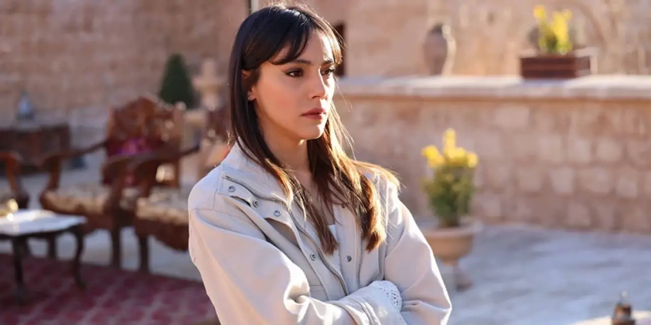 Uzak Şehir’in Zerrin’i Dilin Döğer’i korkutan takipçi 'Uluslararası cesaret' peşinde! 3