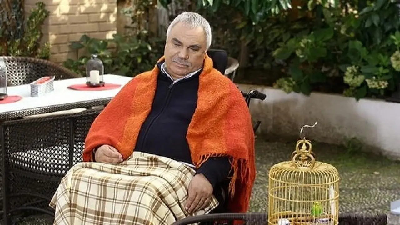 'Yaprak Dökümü'nün Ali Rıza Bey’i Halil Ergün'den kötü haber: Kalp ameliyatı oldu! 1