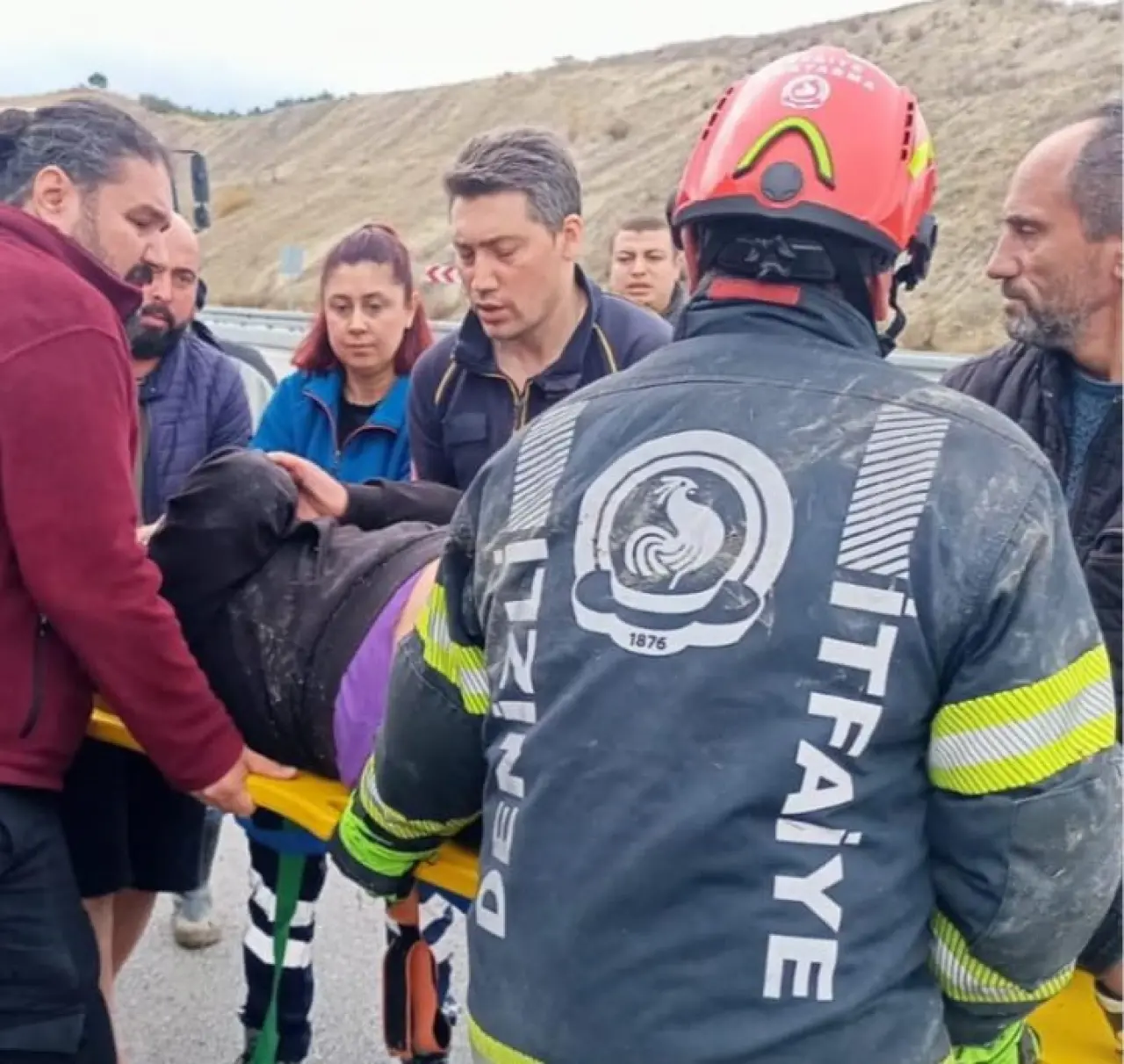 Denizli’de yağmur kazası: Otomobil takla attı! 1