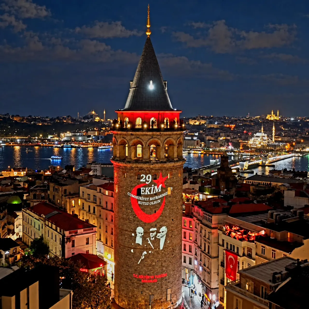 Galata Kulesi 29 Ekim için Atatürk ve ay yıldızla aydınlatıldı 10