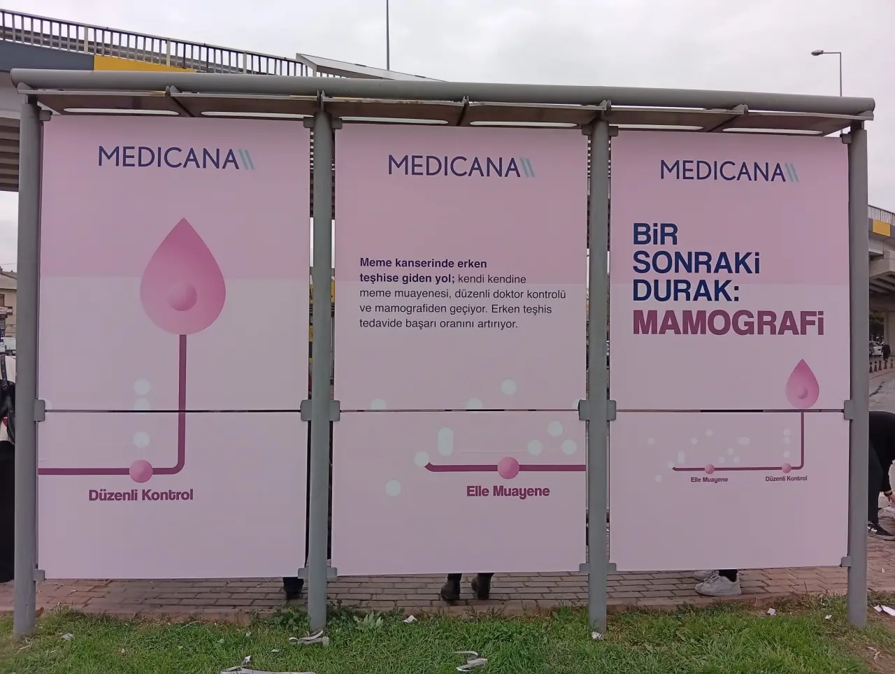 Konya'da otobüs durağı meme kanseri farkındalığı için pembeye büründü 1