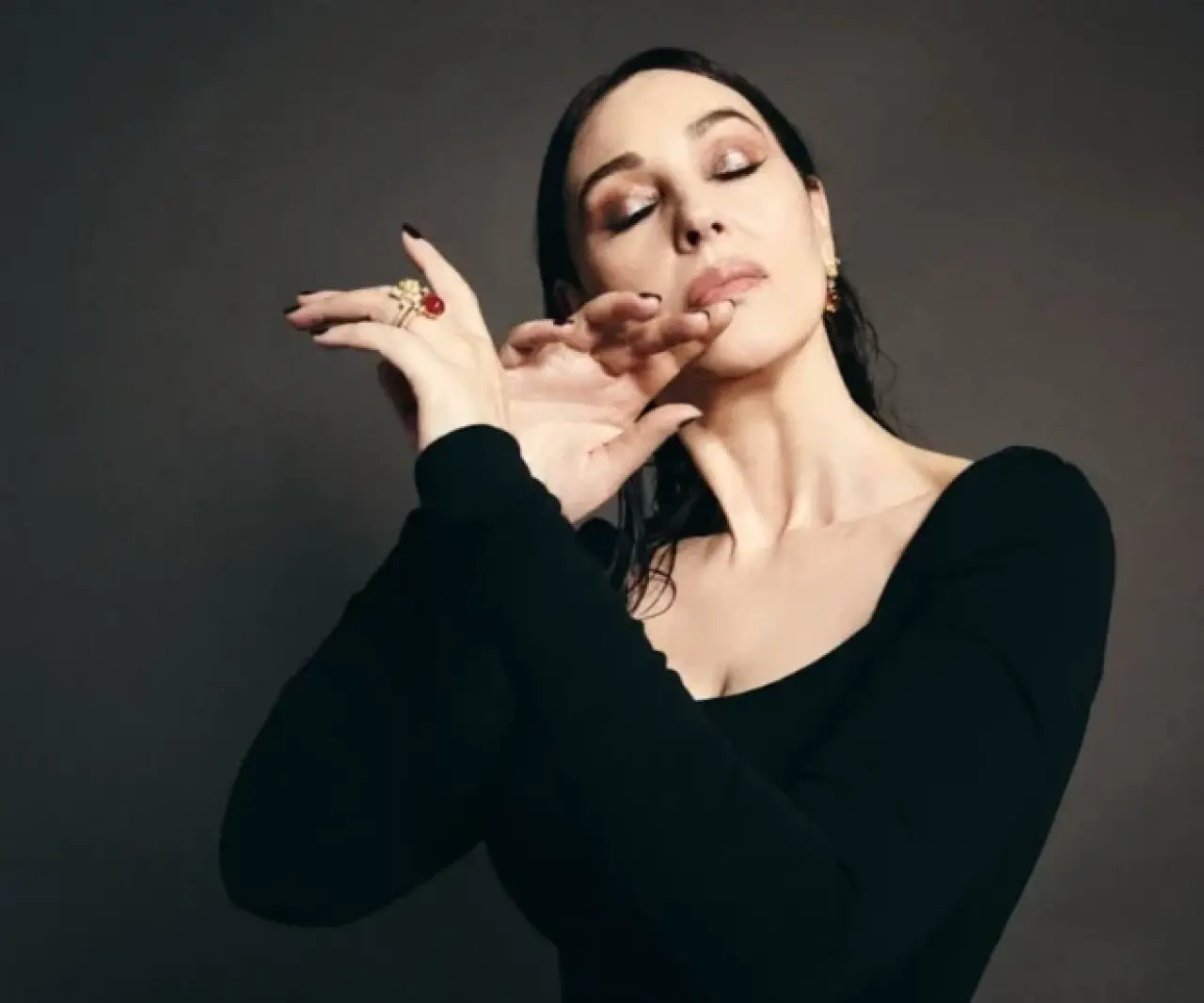 Monica Bellucci fit kalma sırrını paylaştı: Günde 5 öğün besleniyor 4