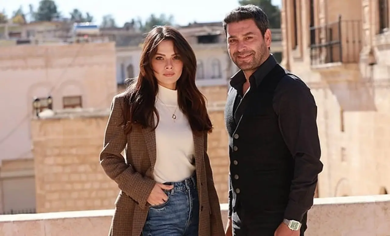 5. Bölümü TOTAL'de 11.10, ABC1’de 10.63 ve AB’de 7.59 reyting alan dizinin başarısı enfes senaryosuna borçlu olurken Birsen Altuntaş, hikâyeye yeni bir karakterin dahil olabileceğinin sinyallerini verdi.