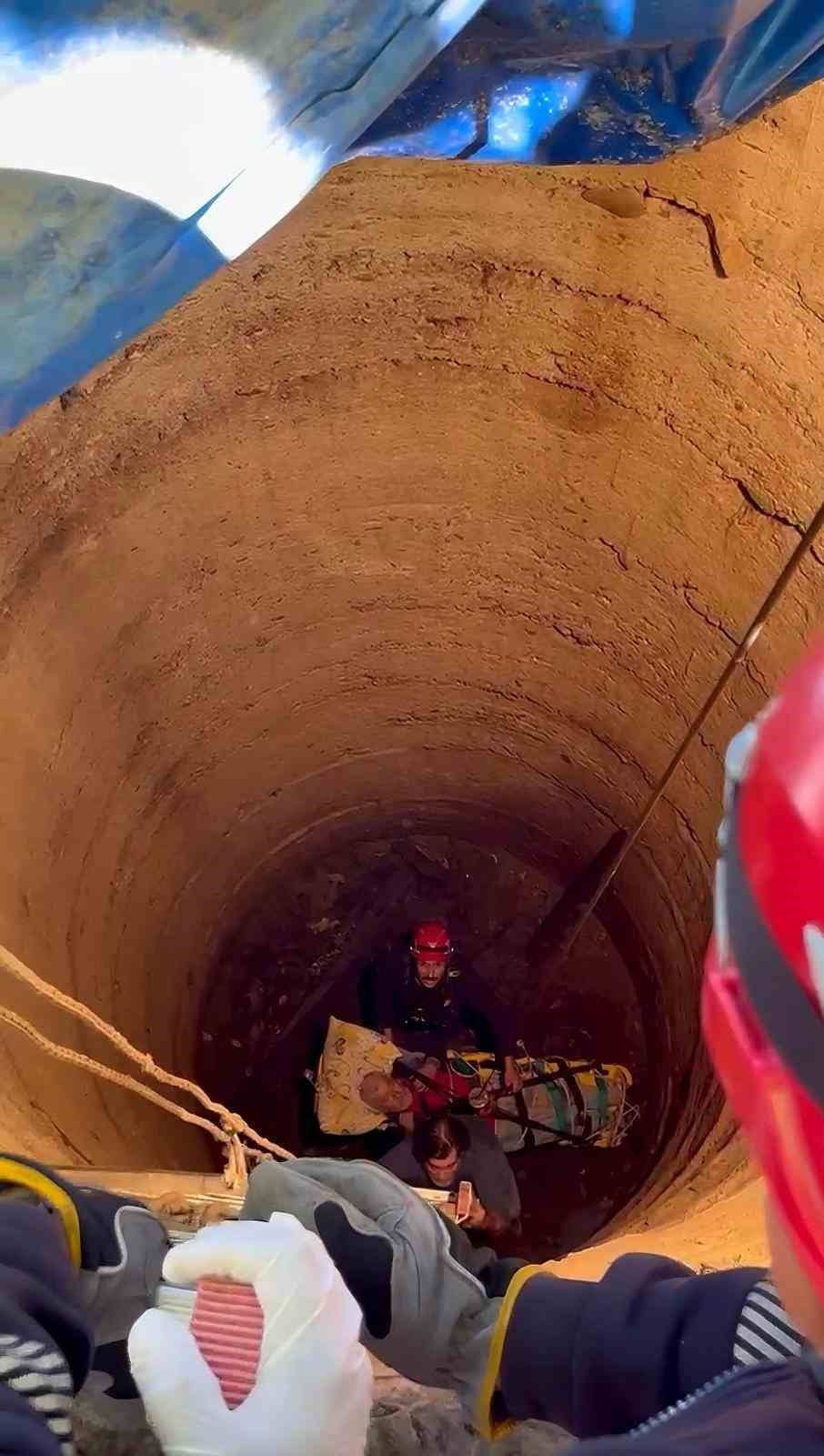 12-metrelik-kuyuya-dusen-80-yasindaki-halil-amca-itfaiyenin-mudahalesiyle-kurtarildi