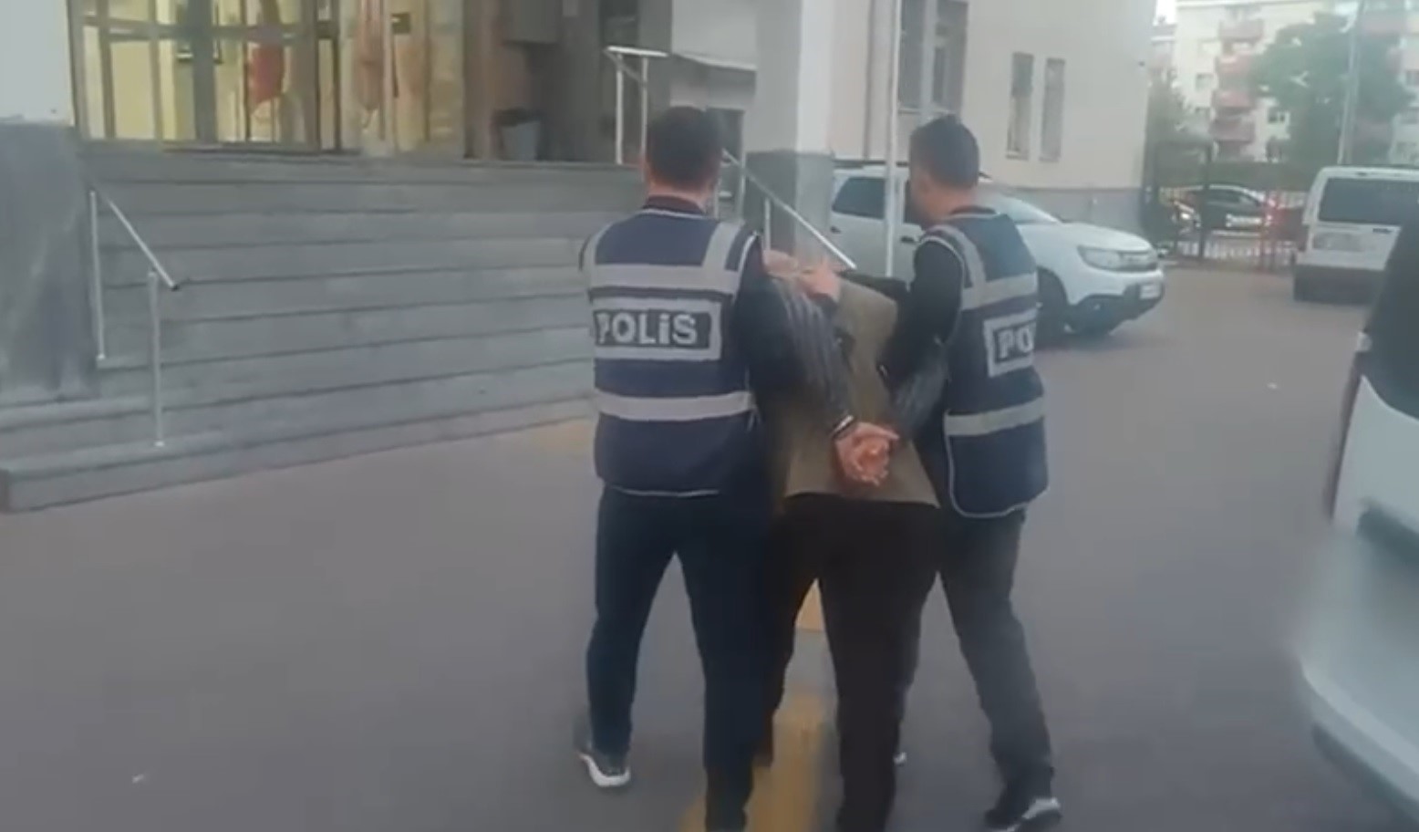 2-cinayetten-aranan-firari-supheli-22-yil-sonra-yakalandi