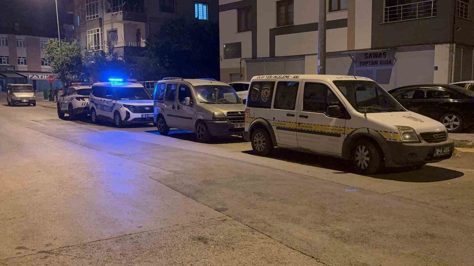 3-ay-once-babasi-olu-bulunan-genc-intihar-etti