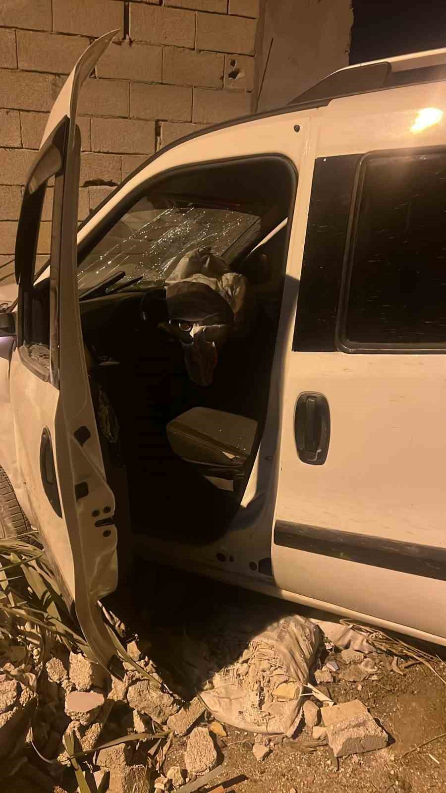 adanada-iki-hafif-ticari-arac-carpisti-1-olu-2-yarali