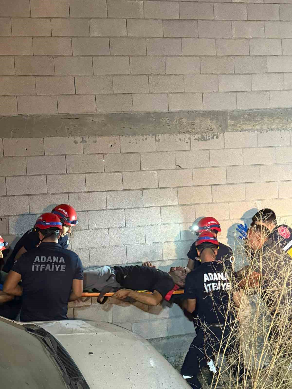 adanada-iki-hafif-ticari-arac-carpisti-1-olu-2-yarali