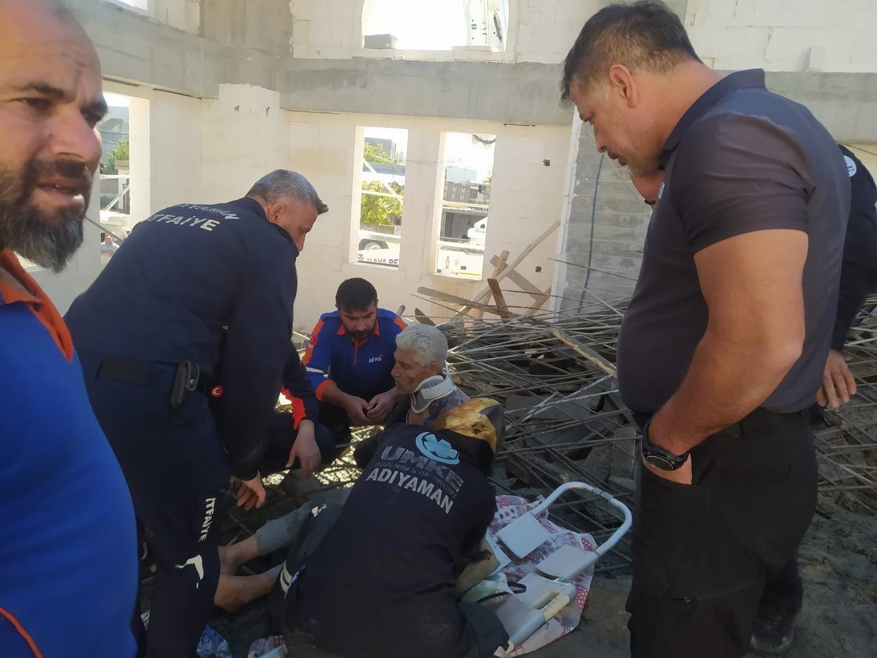 adiyamanda-cami-kubbesi-coktu-5-yarali