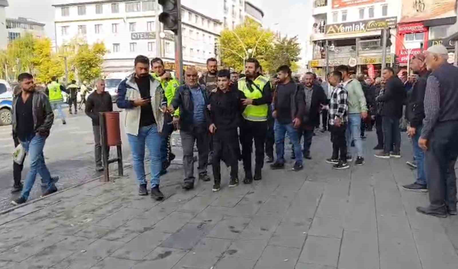 agrida-polis-ekibinin-aninda-mudahalesi-olasi-katliami-onledi-4-yarali-7-gozalti