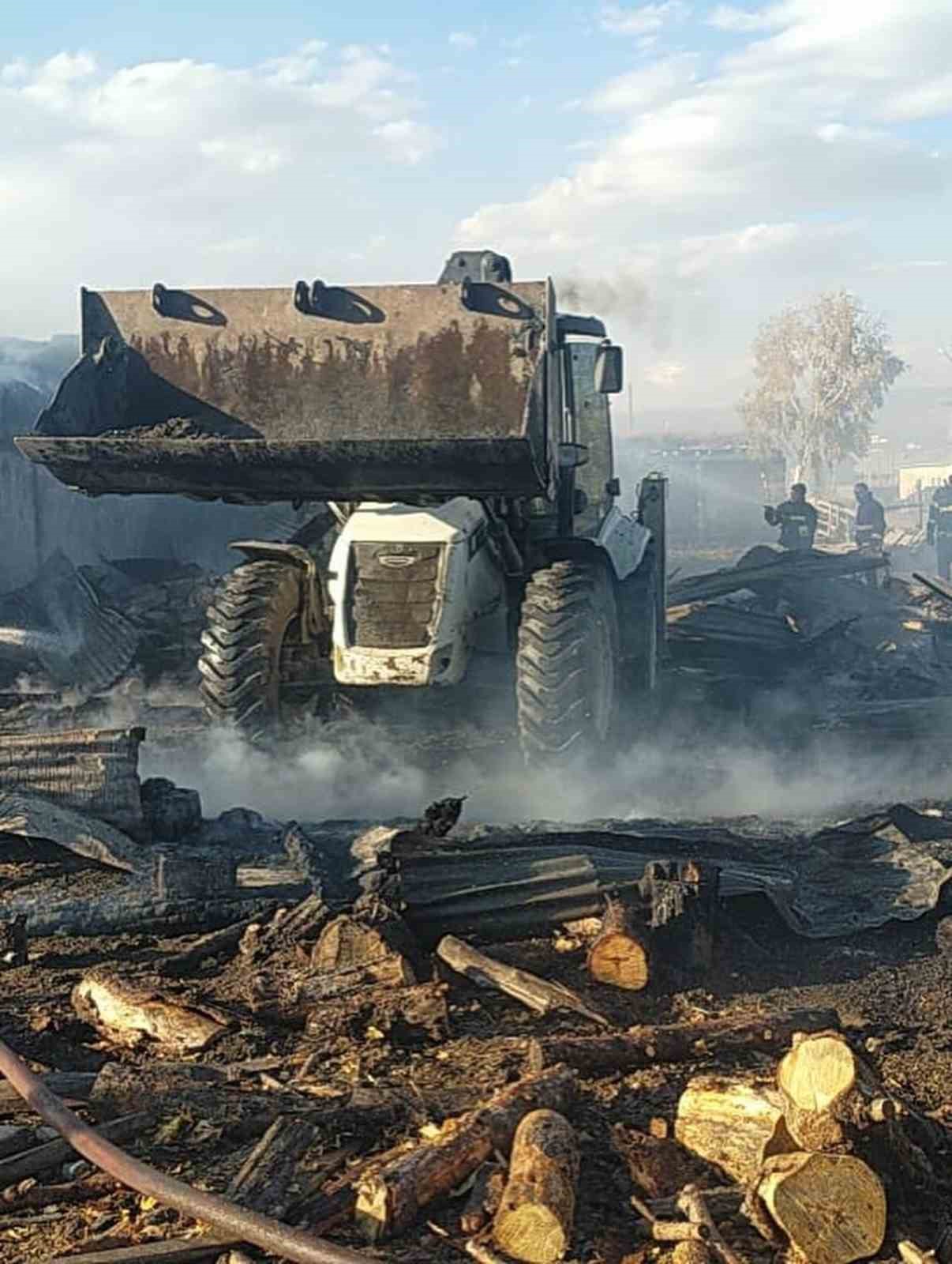 ahir-yangininda-15-kucuk-ve-8-buyukbas-hayvan-telef-oldu