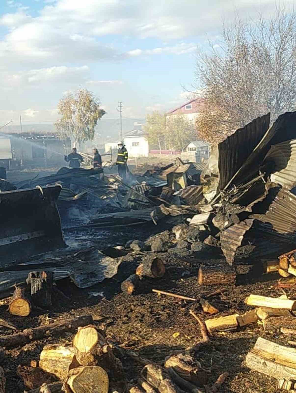 ahir-yangininda-15-kucuk-ve-8-buyukbas-hayvan-telef-oldu