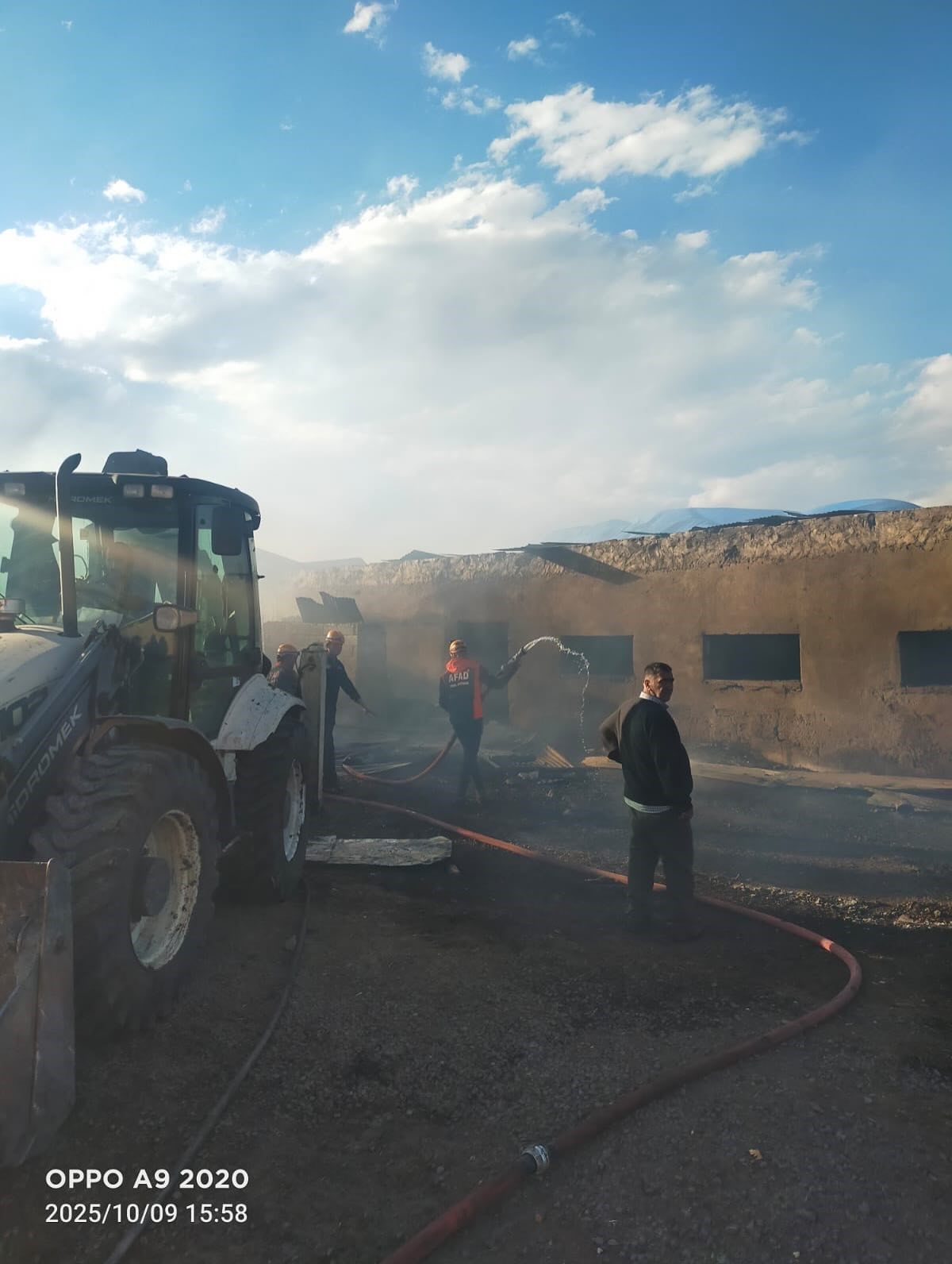 ahir-yangininda-15-kucuk-ve-8-buyukbas-hayvan-telef-oldu